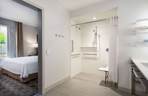 Martinsville Hotel | Hampton Inn & Suites Bridgewater