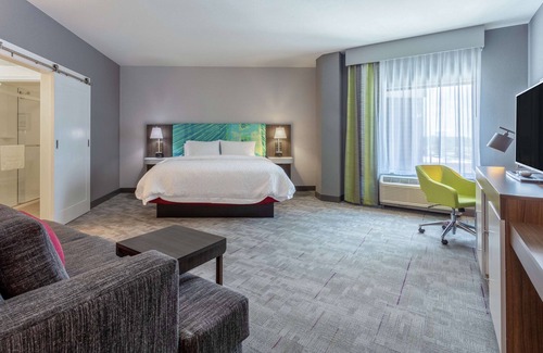 Burlington Hotel | Hampton Inn & Suites Burlington