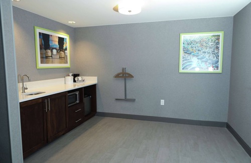 Burlington Hotel | Hampton Inn & Suites Burlington