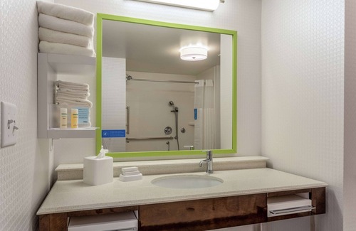Burlington Hotel | Hampton Inn & Suites Burlington