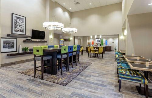 Burlington Hotel | Hampton Inn & Suites Burlington