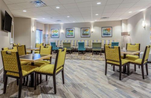 Burlington Hotel | Hampton Inn & Suites Burlington