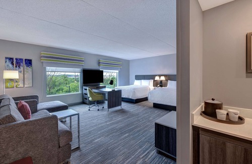 Burlington Hotel | Hampton Inn & Suites by Hilton Burlington Toronto