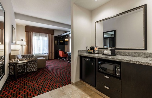 South Lethbridge Hotel | Hampton Inn & Suites by Hilton Lethbridge