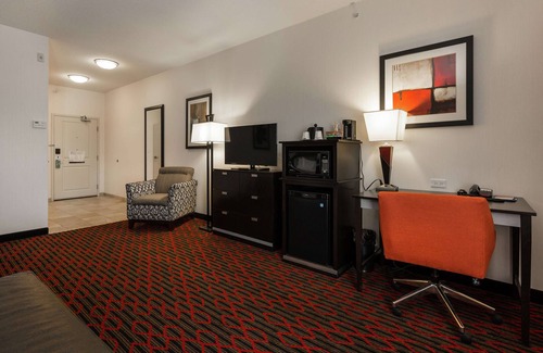 South Lethbridge Hotel | Hampton Inn & Suites by Hilton Lethbridge