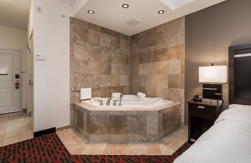 South Lethbridge Hotel | Hampton Inn & Suites by Hilton Lethbridge