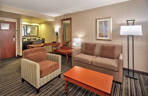 Northeast Mississauga Hotel | Hampton Inn & Suites by Hilton Toronto Airport