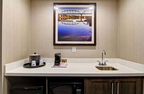 North Industrial Hotel | Hampton Inn & Suites by Hilton Saskatoon Airport
