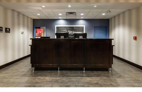 South Lethbridge Hotel | Hampton Inn & Suites by Hilton Lethbridge