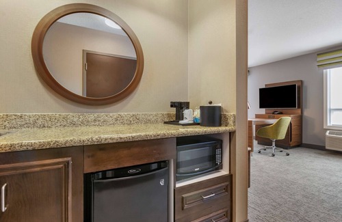 West Edmonton Hotel | Hampton Inn & Suites by Hilton Edmonton/West