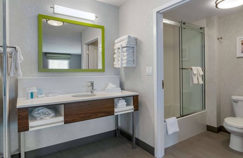 West Edmonton Hotel | Hampton Inn & Suites by Hilton Edmonton/West