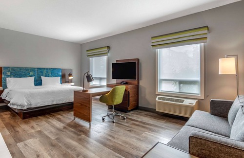 West Edmonton Hotel | Hampton Inn & Suites by Hilton Edmonton/West