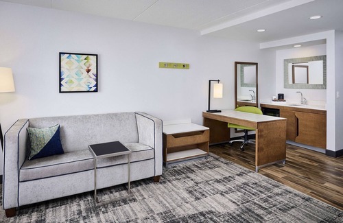 Windsor Hotel | Hampton Inn & Suites by Hilton Windsor