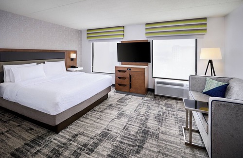Windsor Hotel | Hampton Inn & Suites by Hilton Windsor