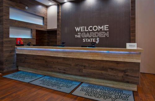 Elizabeth Hotel | Hampton Inn & Suites By Hilton- Newark Airport Elizabeth
