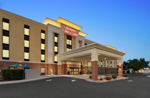 Temple Crest Hotel | Hampton Inn & Suites by Hilton Tampa Busch Gardens Area