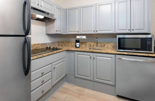 Charlottesville Hotel | Hampton Inn & Suites Charlottesville-At the University
