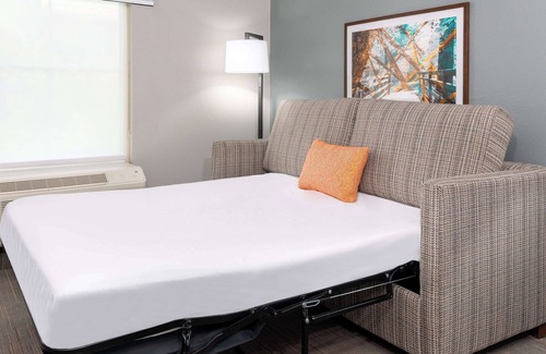 Charlottesville Hotel | Hampton Inn & Suites Charlottesville-At the University