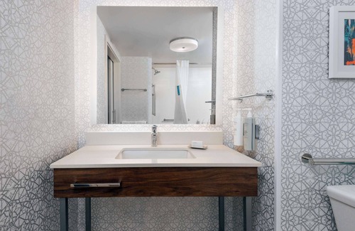 Charlottesville Hotel | Hampton Inn & Suites Charlottesville-At the University
