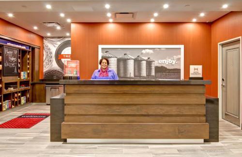 Grande Prairie Hotel | Hampton Inn & Suites by Hilton Grande Prairie