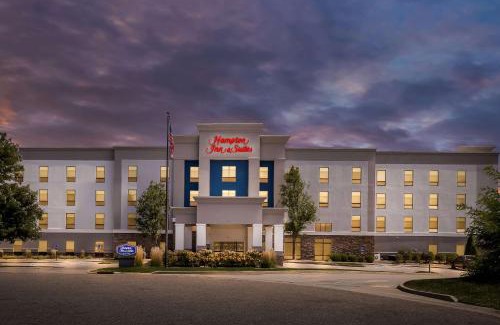 Canton Hotel | Hampton Inn & Suites Canton