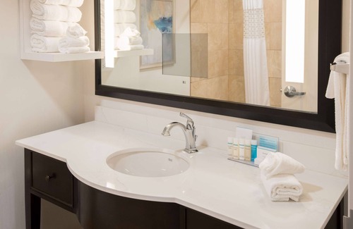 SouthPark Hotel | Hampton Inn & Suites Charlotte/South Park at Phillips Place