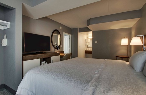 Aurora Hotel | Hampton Inn & Suites Chicago/Aurora