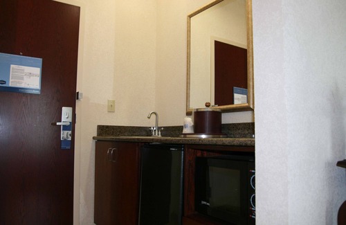 Mentor Hotel | Hampton Inn & Suites Cleveland Mentor