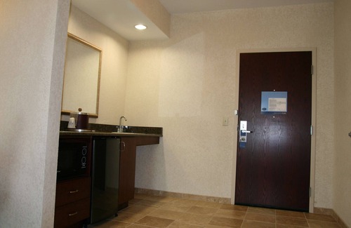 Mentor Hotel | Hampton Inn & Suites Cleveland Mentor