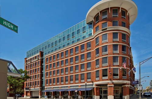 Arena District Hotel | Hampton Inn & Suites Columbus-Downtown, Ohio
