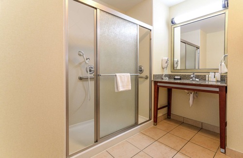 Chesterfield Hotel | Hampton Inn & Suites Detroit/Chesterfield Township