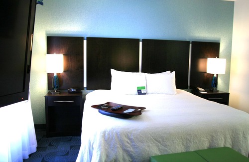 Lewisville Hotel | Hampton Inn & Suites Dallas/Lewisville-Vista Ridge Mall, TX
