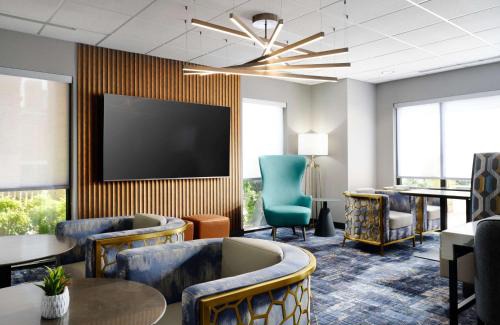 Hurst Hotel | Hampton Inn & Suites Dallas-DFW Airport Hurst