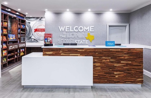 West Dallas Hotel | Hampton Inn & Suites Dallas I-30 Cockrell Hill, Tx
