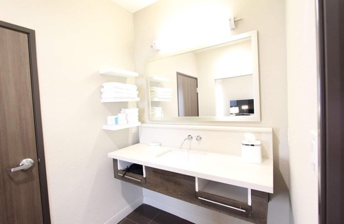 Dallas Hotel | Hampton Inn & Suites Dallas Market Center