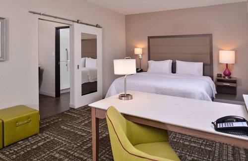 Dallas Hotel | Hampton Inn & Suites Dallas Market Center