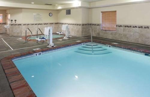 Quad Cities Hotel | Hampton Inn & Suites Davenport