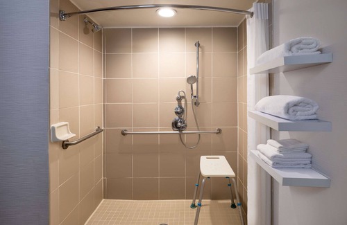 Glendale Hotel | Hampton Inn & Suites Denver - Cherry Creek