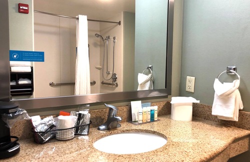 Canton Hotel | Hampton Inn & Suites Detroit-Canton