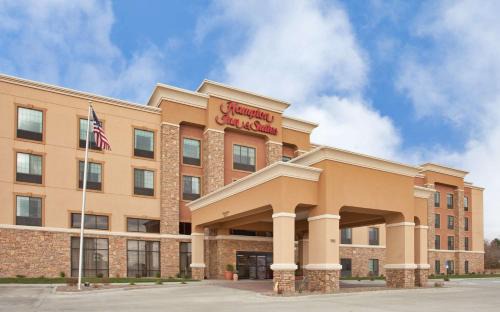 Dickinson Hotel | Hampton Inn & Suites Dickinson ND