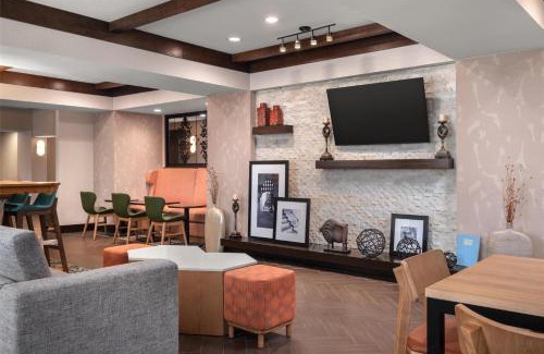 Raisin Hotel | Hampton Inn & Suites Fresno