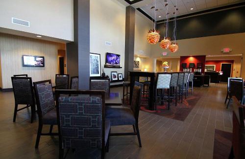 Grand Forks Hotel | Hampton Inn & Suites Grand Forks