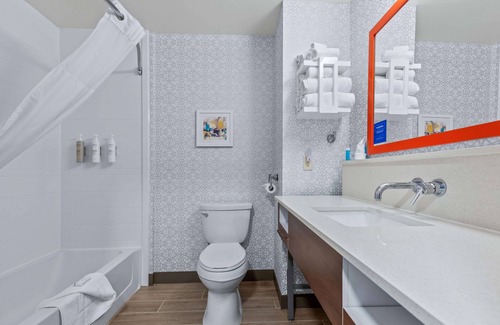 Greeley Hotel | Hampton Inn & Suites Greeley