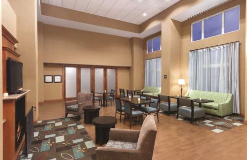 Greenfield Hotel | Hampton Inn & Suites Greenfield