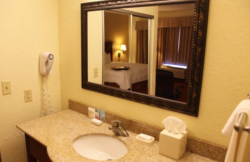 Grenada Hotel | Hampton Inn & Suites Grenada