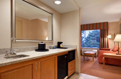 Hartford Hotel | Hampton Inn & Suites Hartford/East Hartford