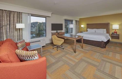 Hood River Hotel | Hampton Inn & Suites Hood River