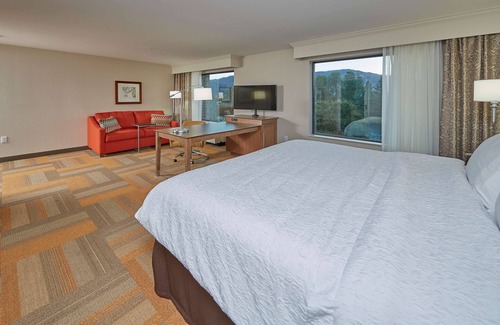 Hood River Hotel | Hampton Inn & Suites Hood River