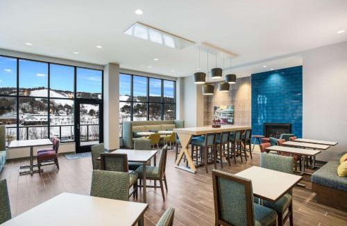 Houghton Hotel | Hampton Inn & Suites Houghton