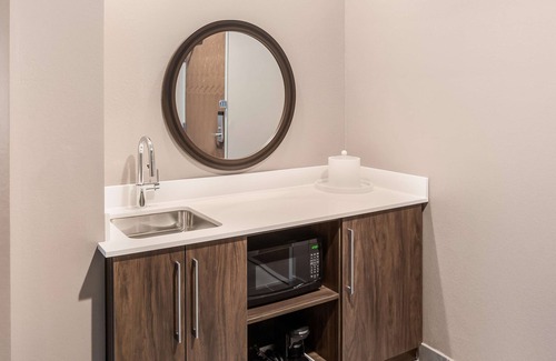 Houghton Hotel | Hampton Inn & Suites Houghton